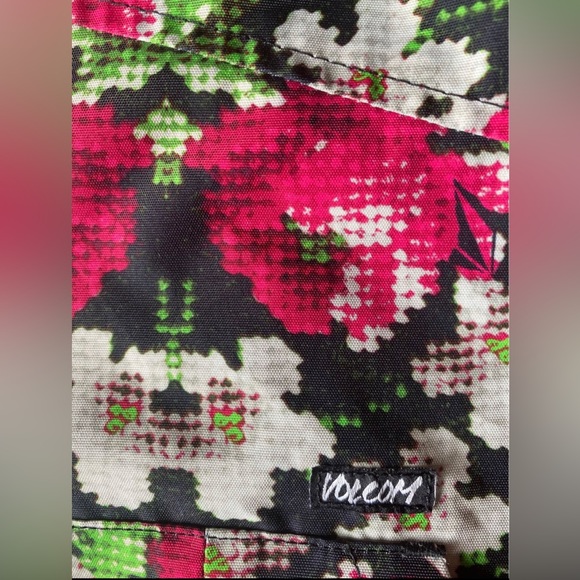 Volcom rain jacket - Picture 4 of 4